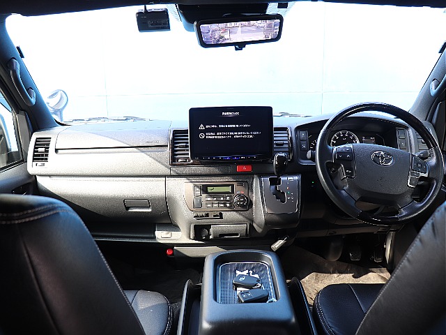 ステアリングスイッチは、走行時もハンドルから手を放す事なくチャンネル操作が可能です♪