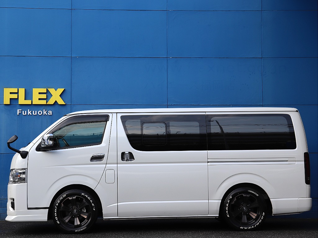 小窓完備で、走行時も換気が可能です