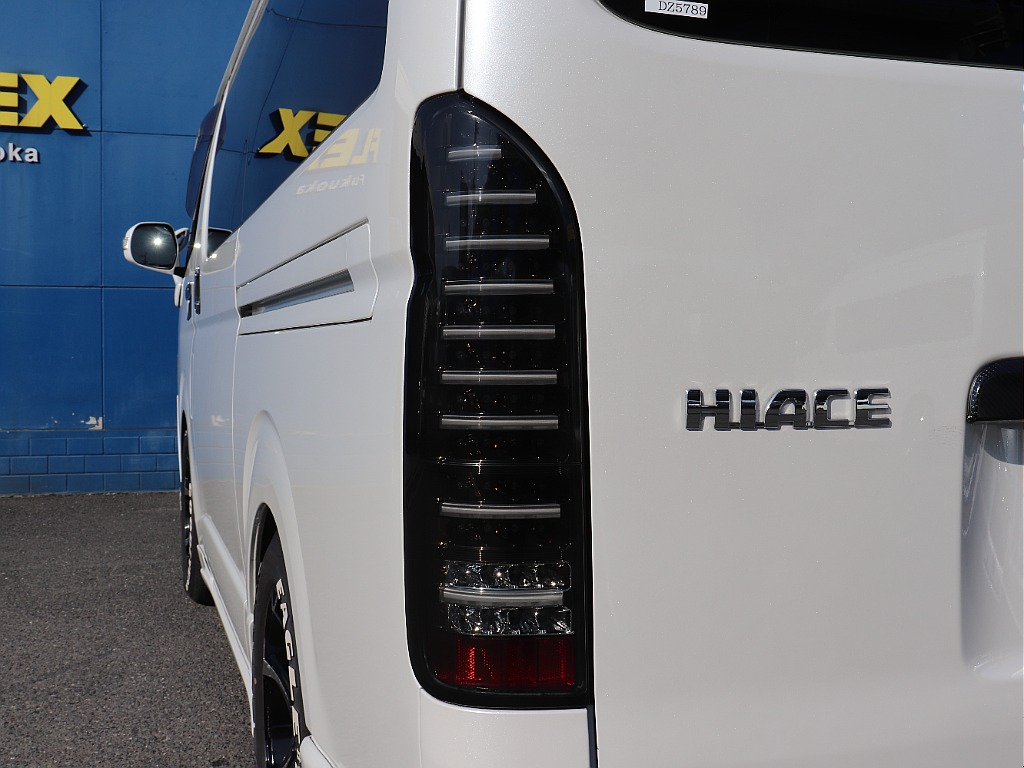 ヴァレンティLEDテールランプで夜も存在感アップ！