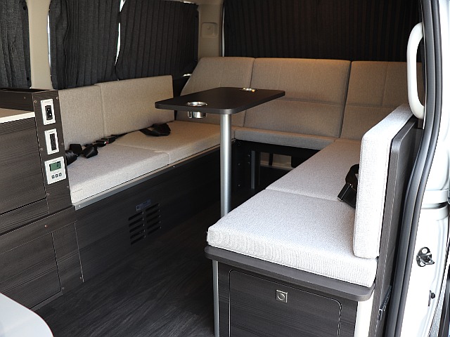 センタテーブルを囲むラウンジスタイル♪