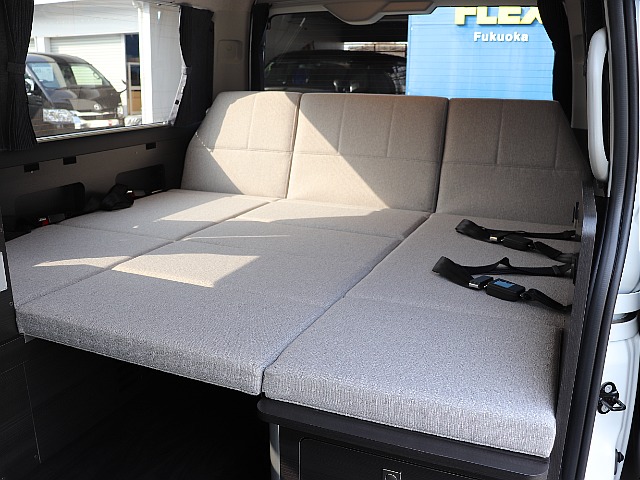 広大なフルフラットベッド♪