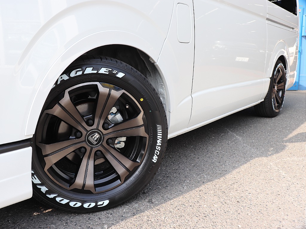 67ROKUNANA アーバングランデ17インチAW×グッドイヤーナスカーホワイトレタータイヤをインストール！