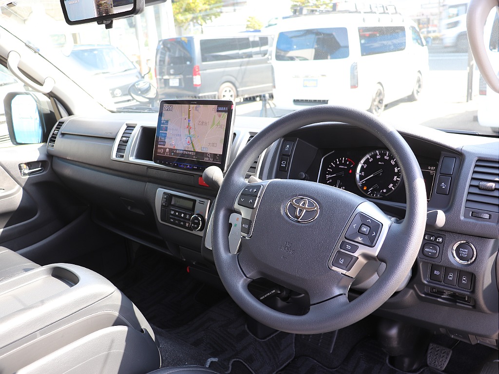 ハイエースの事なら専門店のフレックス福岡店へ！　現金を減らしにくいローン購入や、経費が使える法人様にぴったりのリースなどハイエースライフを始めるお手伝いをいたします！