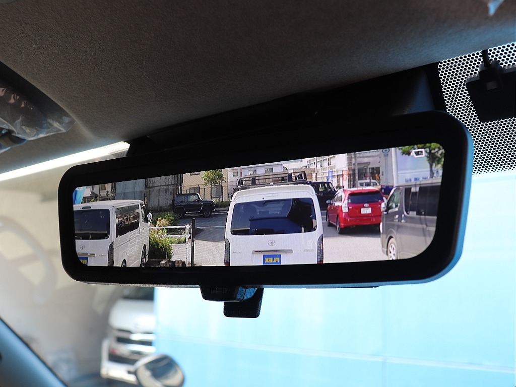 デジタルインナーミラーでクリアな視界に♪