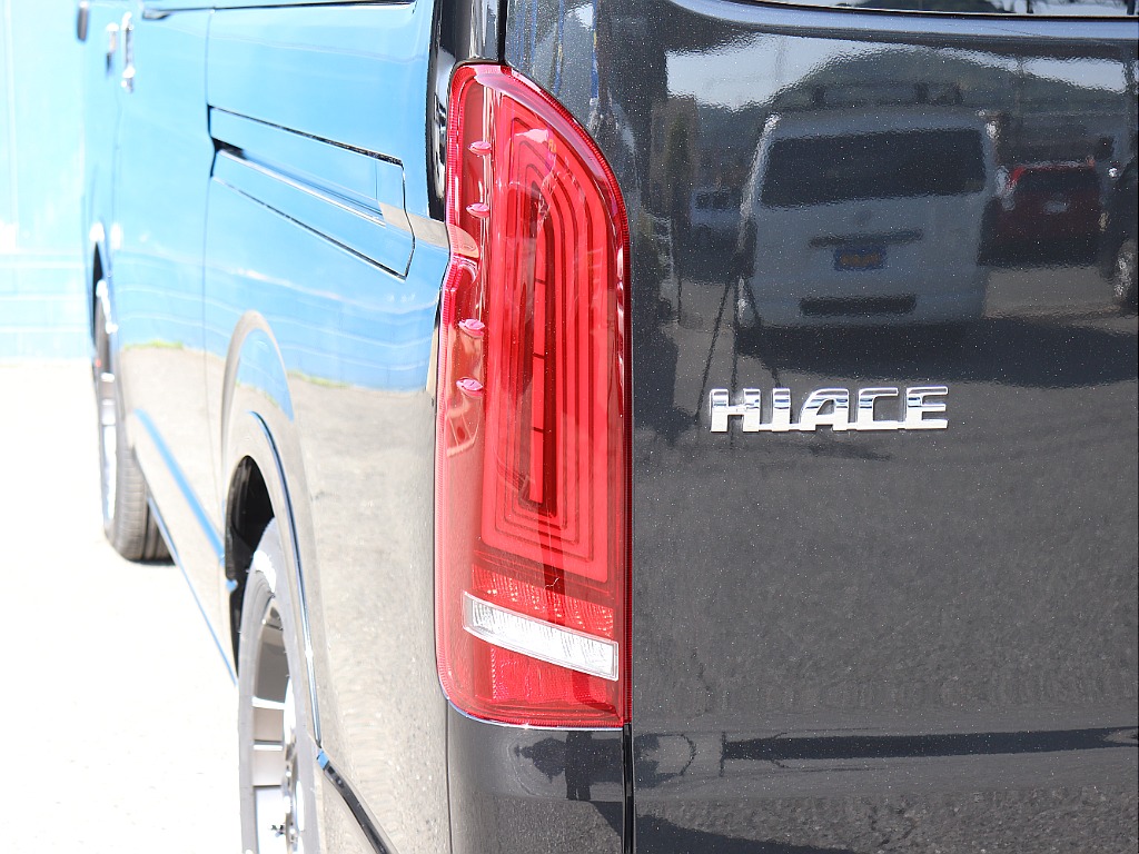 NEOTRACEテール(レッド)は、鮮烈な発光と洗練されたデザインで存在感を演出！