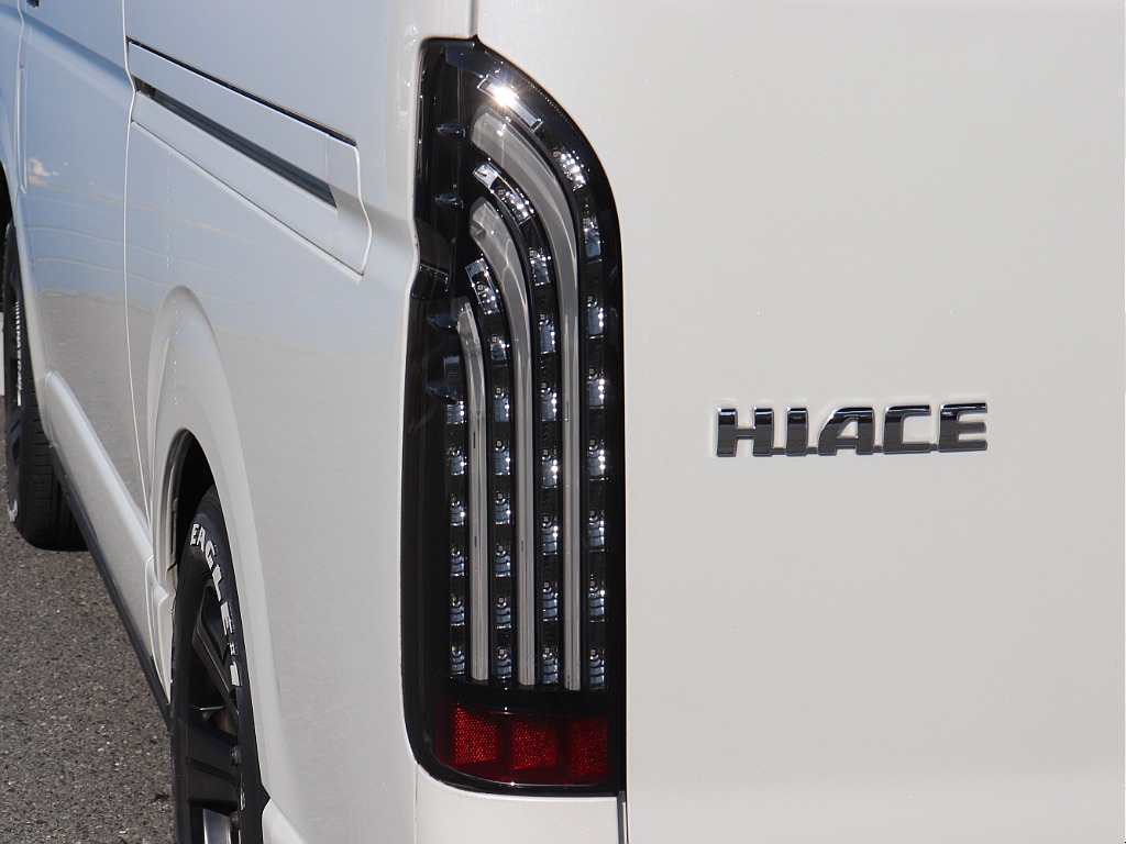 67　ROKU　NANA　煌レッドLEDテール採用