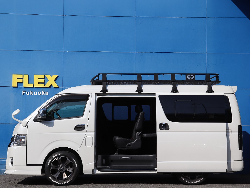 小窓完備で走行時も換気が可能です