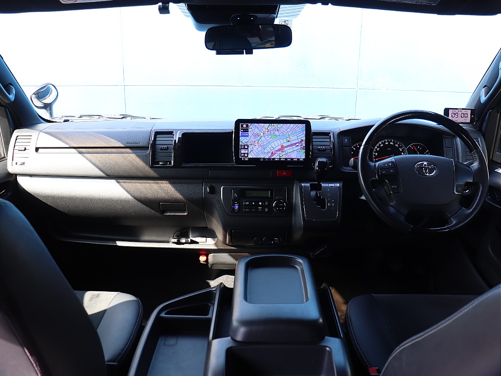 ハイエースの事なら専門店のフレックス福岡店へ！　現金を減らしにくいローン購入や、経費が使える法人様にぴったりのリースなどハイエースライフを始めるお手伝いをいたします！