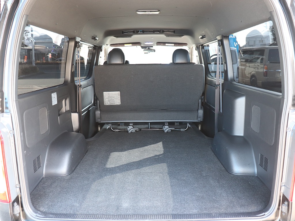 ハイエースの事なら専門店のフレックス福岡店へ！　現金を減らしにくいローン購入や、経費が使える法人様にぴったりのリースなどハイエースライフを始めるお手伝いをいたします！