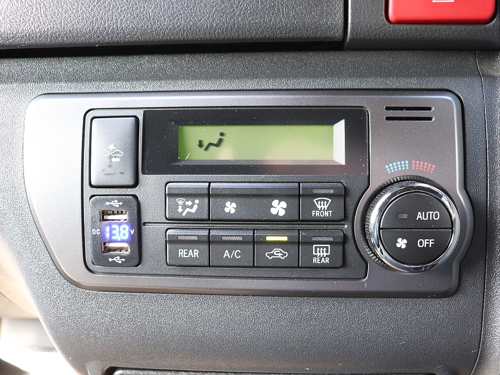 運転席エアコン操作部