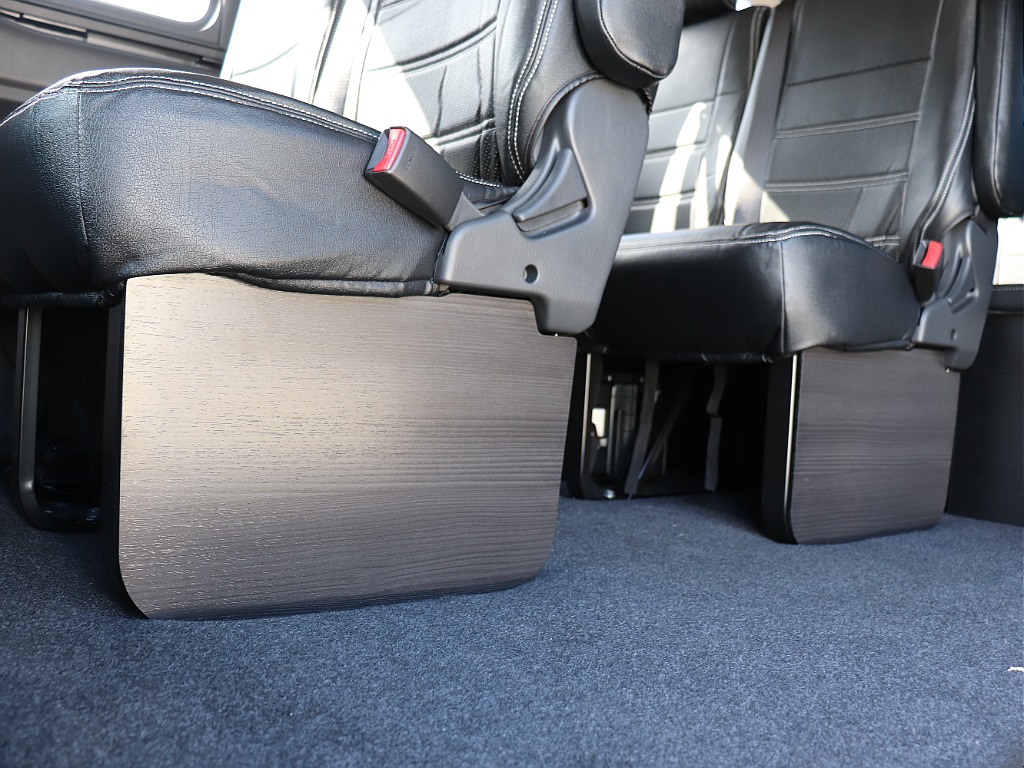 木目調フットパネルが装着されているので、商用感無く落ち着いた空間に♪