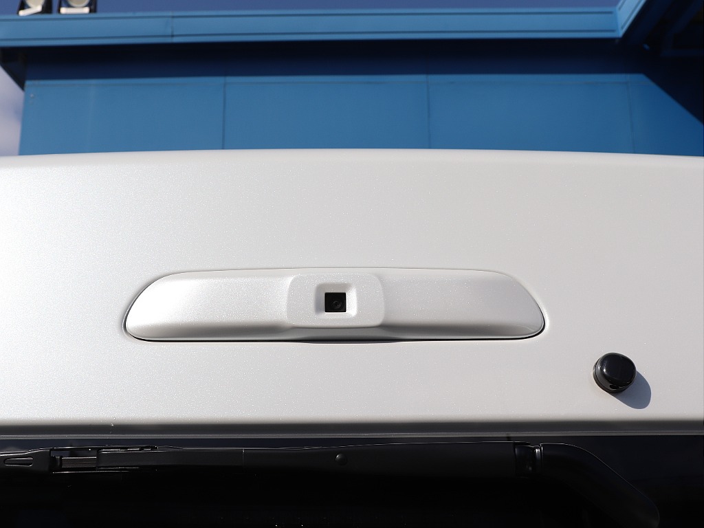 ハイエースの事なら専門店のフレックス福岡店へ！　現金を減らしにくいローン購入や、経費が使える法人様にぴったりのリースなどハイエースライフを始めるお手伝いをいたします！