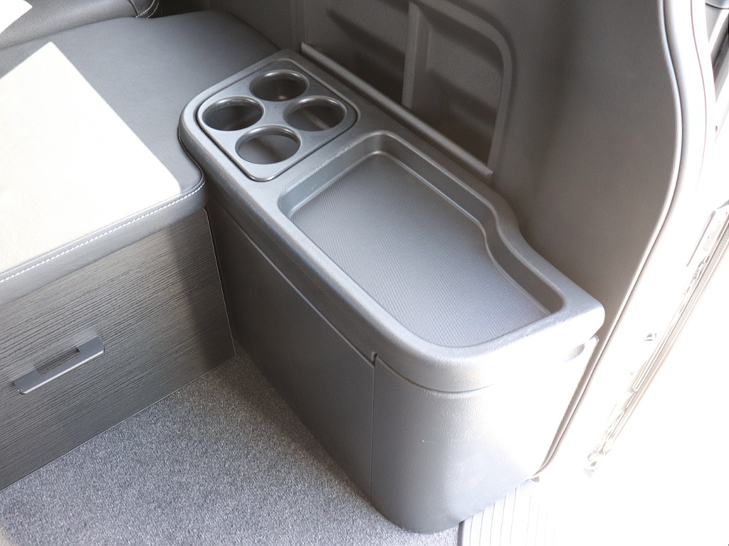 ドリンクホルダー・小物スペース♪