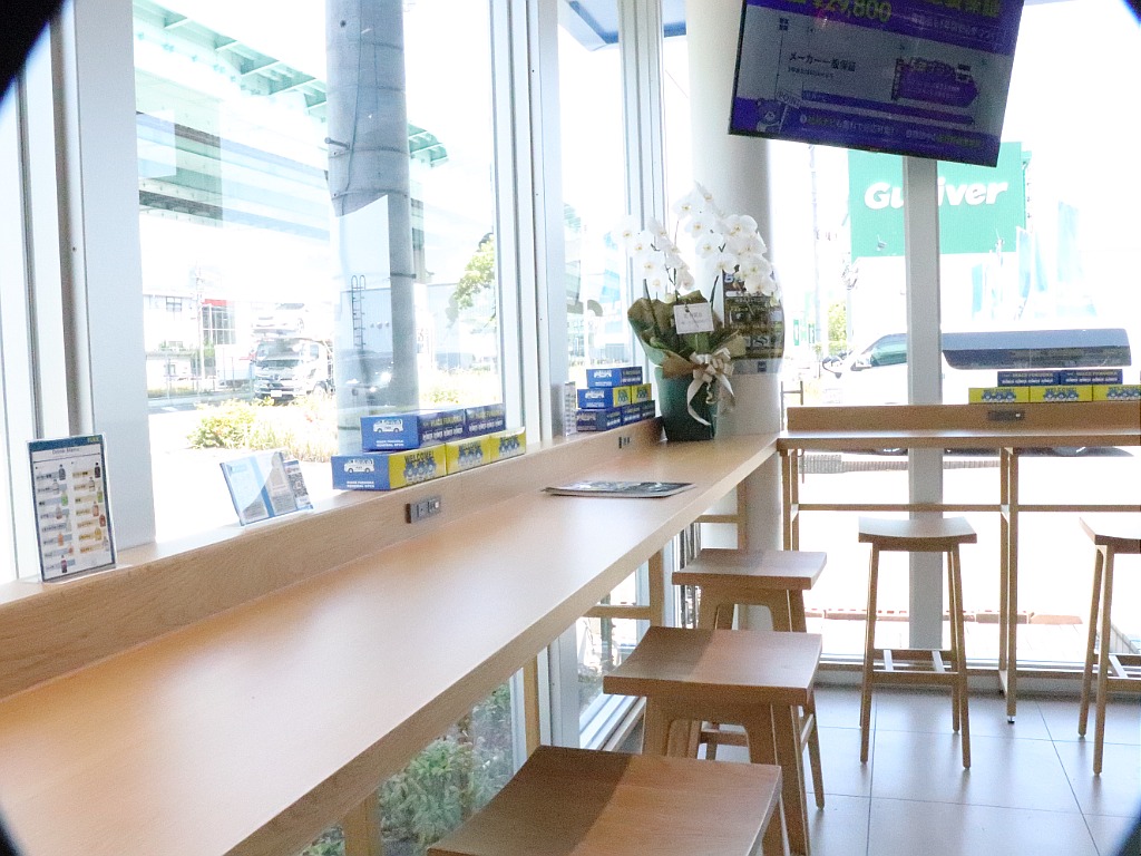 ハイエースの事なら専門店のフレックス福岡店へ！　現金を減らしにくいローン購入や、経費が使える法人様にぴったりのリースなどハイエースライフを始めるお手伝いをいたします！