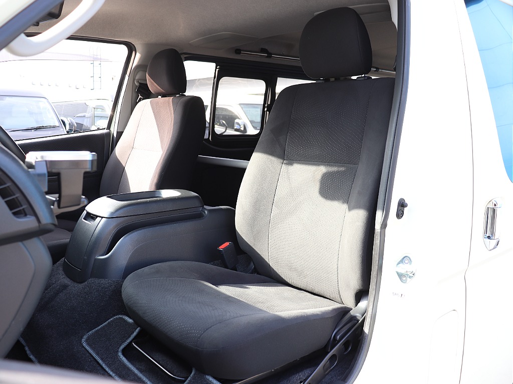 トヨタ ハイエースバン(15枚目)