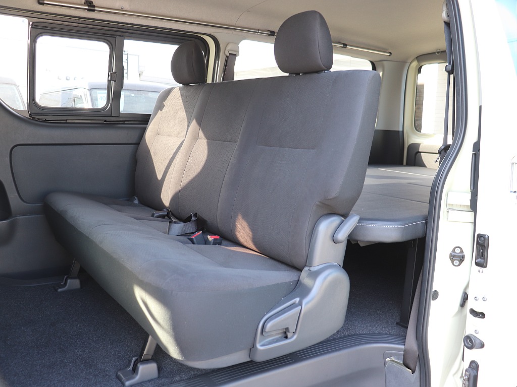 トヨタ ハイエースバン(16枚目)