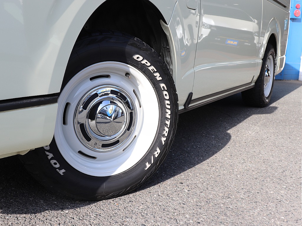 トヨタ ハイエースバン(3枚目)