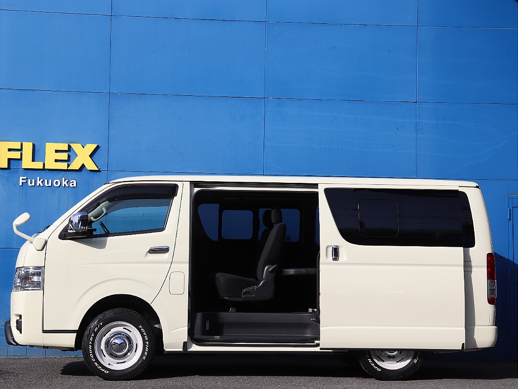 トヨタ ハイエースバン(5枚目)