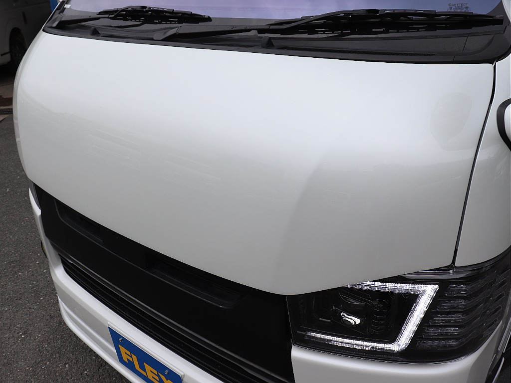 ルーフスピーカーとカロッツェリア楽ナビで音響・エンタメ環境も最高峰。