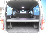 ベッドキット設置で車中泊にも対応可能●
