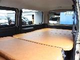 ベッドキットTYPE2装備済みで快適な車内空間♪
