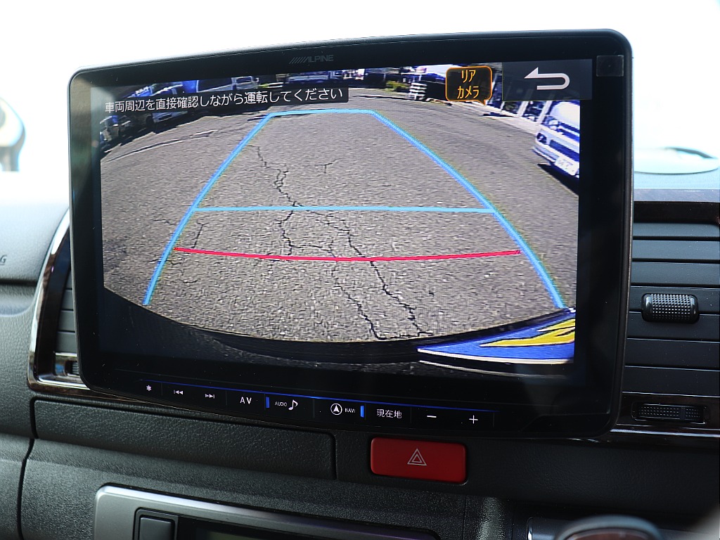 バックカメラで駐車時も安心！！