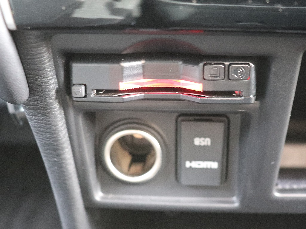 ハイウェイドライブの必需品ビルトインＥＴＣ完備！