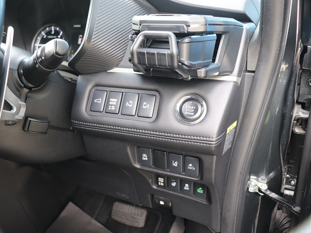 ハイエースの事なら専門店のフレックス福岡店へ！　現金を減らしにくいローン購入や、経費が使える法人様にぴったりのリースなどハイエースライフを始めるお手伝いをいたします！