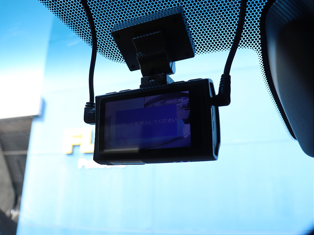 ハイエースの事なら専門店のフレックス福岡店へ！　現金を減らしにくいローン購入や、経費が使える法人様にぴったりのリースなどハイエースライフを始めるお手伝いをいたします！