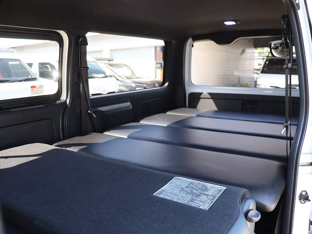 2列目シートを倒し、広々スペース！！