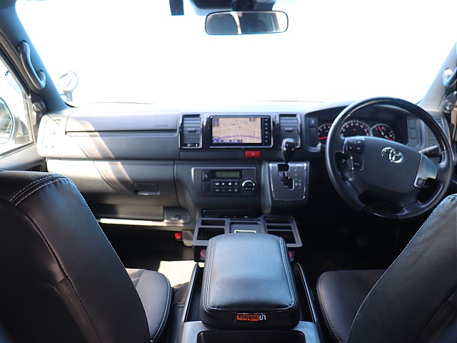 TOYOTA純正7型SDナビ搭載！