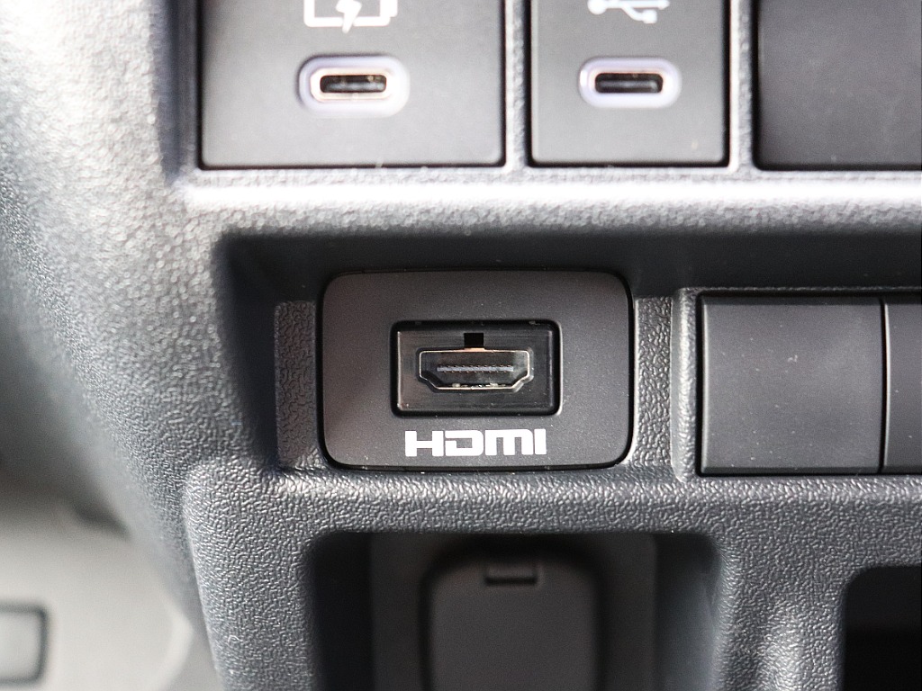 HDMIポートやCタイプ充電も可能です！