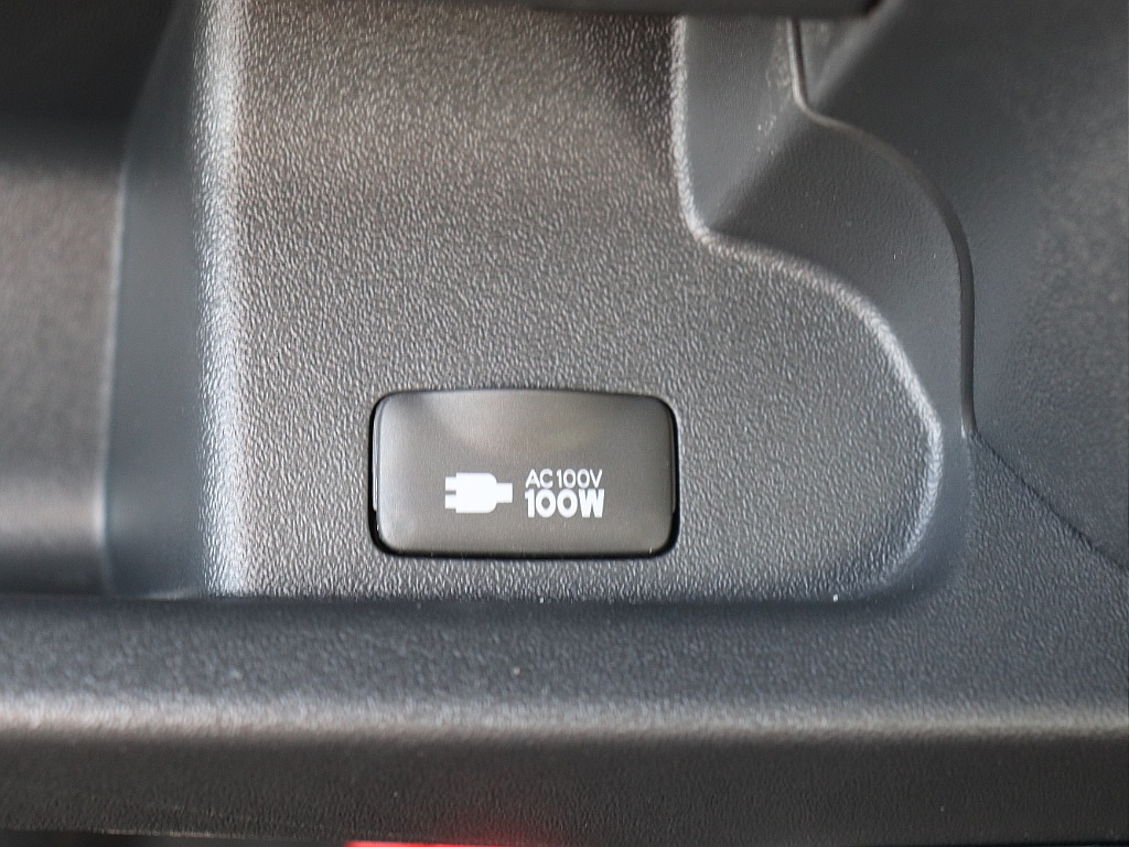 トヨタ&nbsp;ハイエースバン&nbsp;5ドアバン2.8DT スーパーGLワイドロング&nbsp;【UI ヴァンツアラー内装】&nbsp;福岡県の詳細画像&nbsp;その19