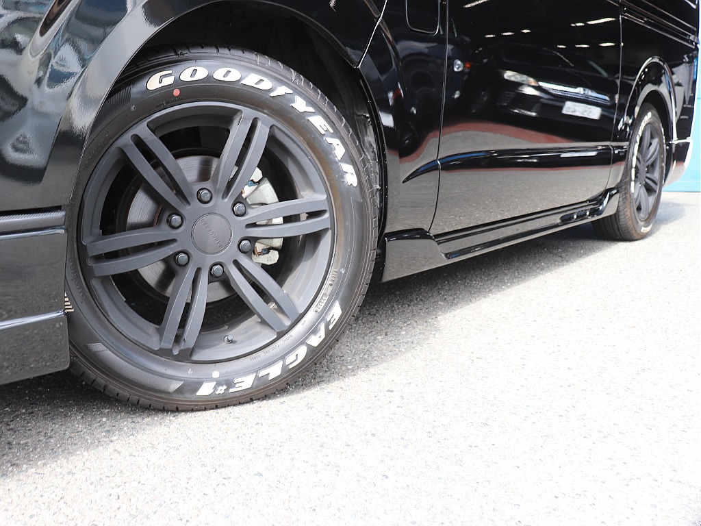 足回りには、バットラッカー１　17インチ