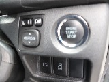 プッシュスタートスマートエントリー、自動ドアの開閉操作は運転席からも可能です
