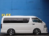 2インチローダウン施工済みで日々の乗り降りや荷物の積み下ろしをスムーズにしてくれます