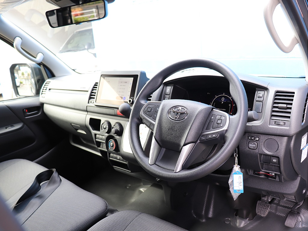 トヨタ ハイエースバン(2枚目)