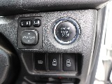 プッシュスタートスマートエントリー、自動ドアの開閉操作は運転席からも可能です