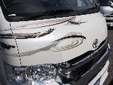 車中泊・アウトドア・ファミリーカーとして幅広く活躍する実用性の高い内装架装です。