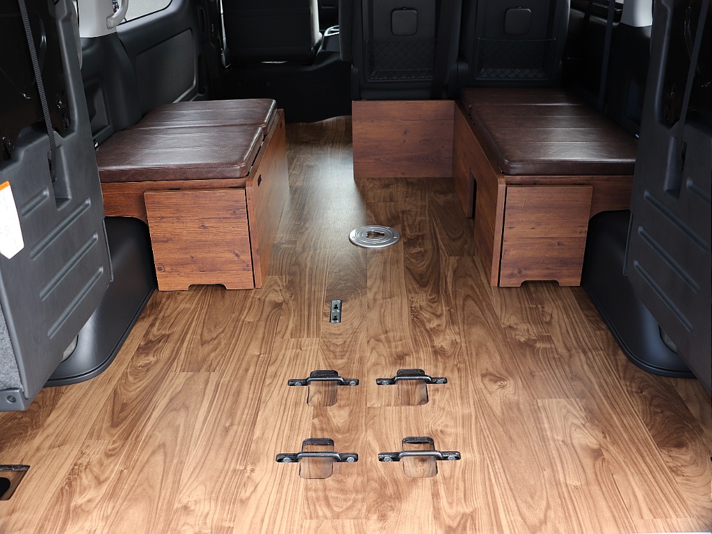 フローリング施工で車内の雰囲気アップ↑↑