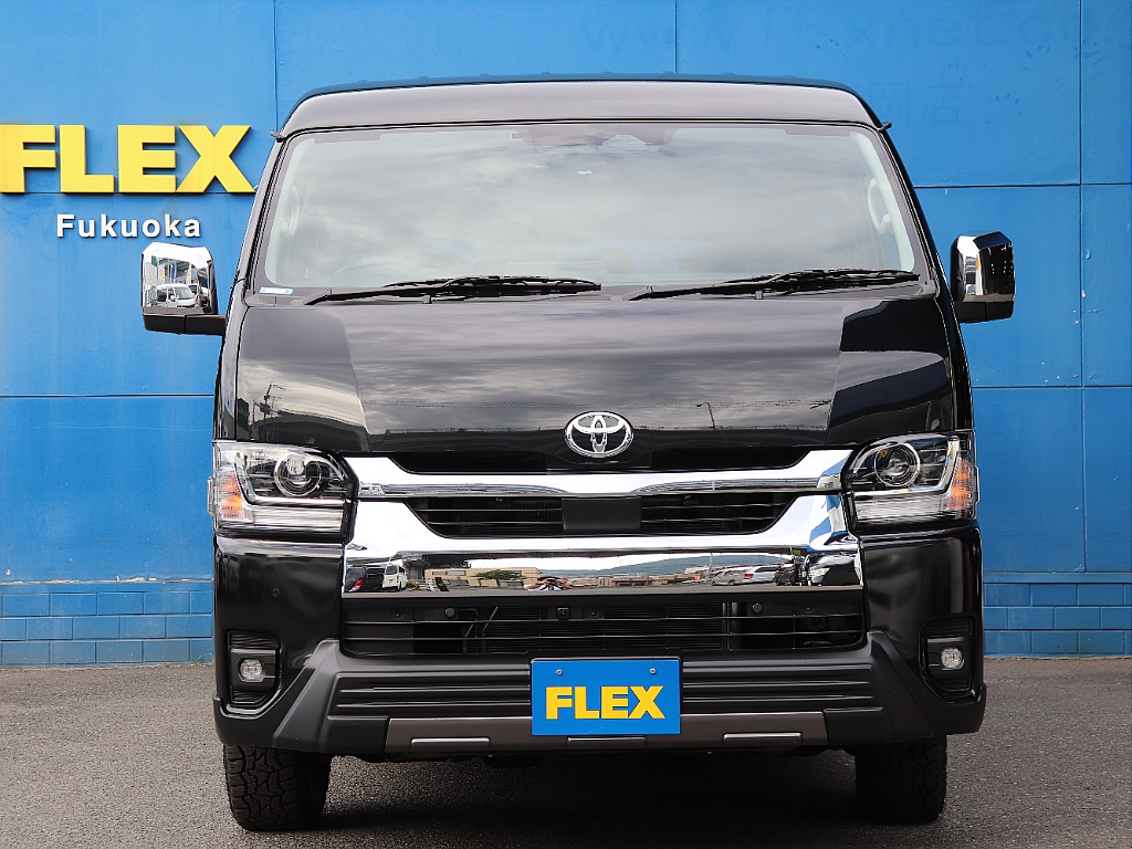 「家族で乗る」だけじゃない。 「家族で遊べる」ハイエース。  FLEXならではの使い勝手と快適性を、お気軽にお問い合わせください。