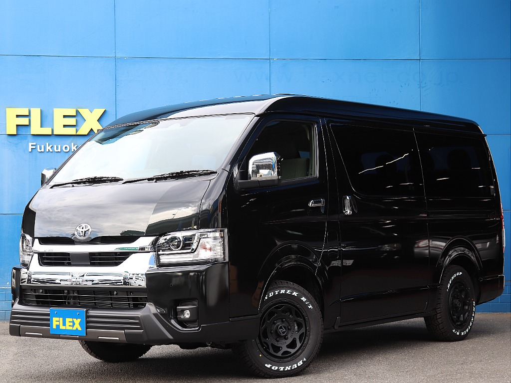 9型 ハイエースワゴンGL 4WD × FLEX ファミリア家族でのお出かけを、もっと自由に、もっと快適に。 9型ワゴンGL 4WDをベースに、FLEXオリジナル内装架装「ファミリア」をインストール