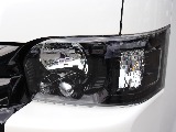 ヘッドランプインナーブラック塗装済みで締まったフェイスに