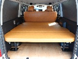 ベッドキットTYPE2キャメルもついてて、快適な車中泊も可能です！