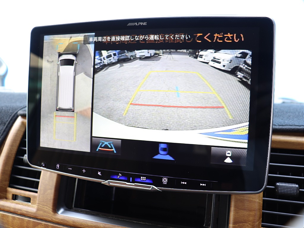 パノラミックビューモニター付きでバック駐車も安全に行えます！