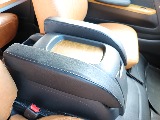 アームレストが両側ついてて長時間の運転の疲労も軽減♪
