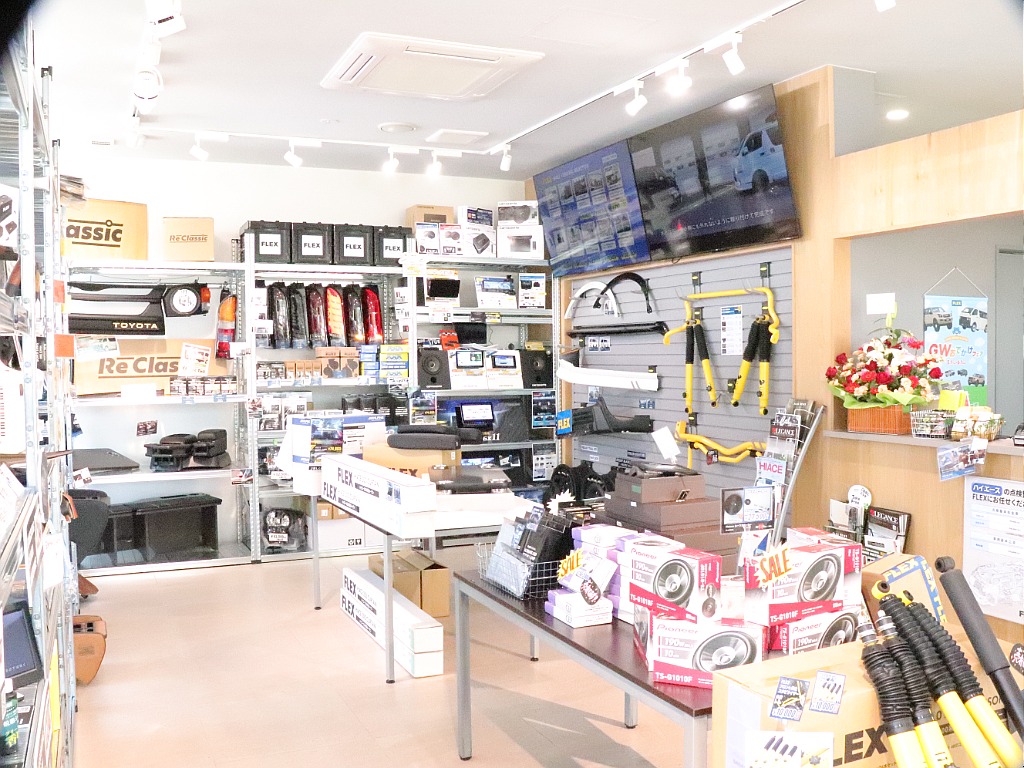 ハイエースの事なら専門店のフレックス福岡店へ！　現金を減らしにくいローン購入や、経費が使える法人様にぴったりのリースなどハイエースライフを始めるお手伝いを致します！