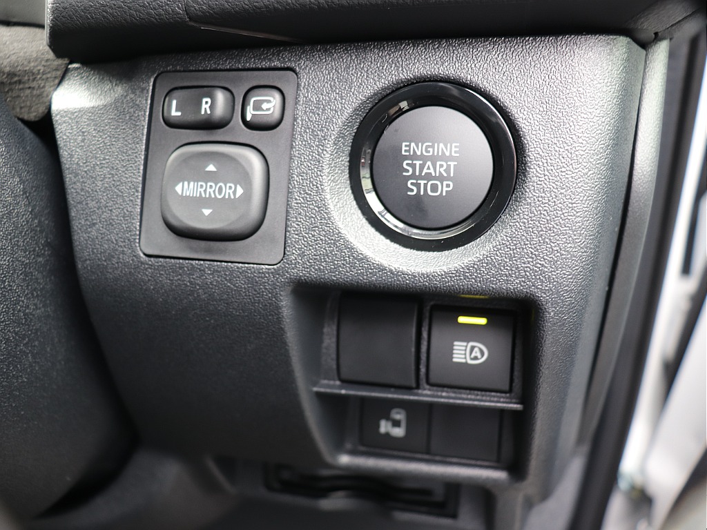 プッシュスタートスマートエントリー！自動ドア開閉操作は運転席からも可能です◎