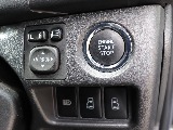 プッシュスタートスマートエントリー、自動ドアの開閉操作は運転席からも可能です