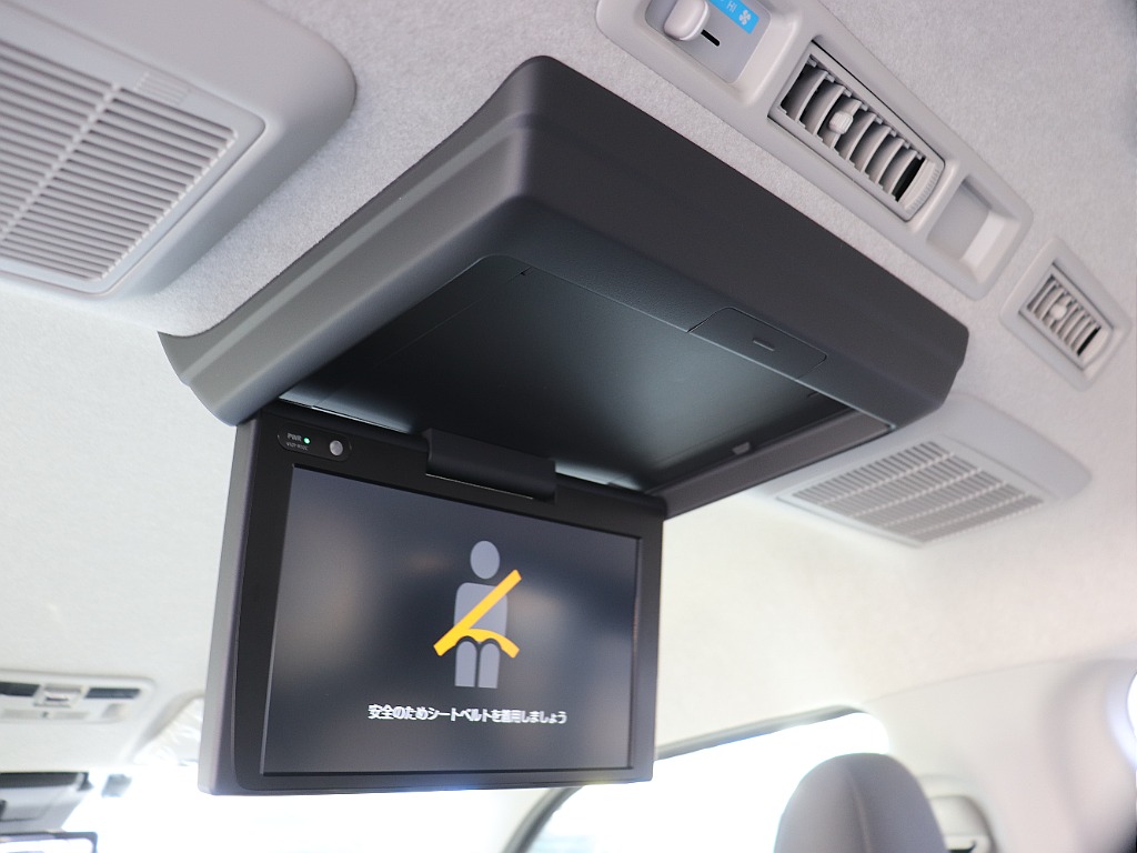 純正後席モニター付きで後部座席でも快適なドライブ時間を楽しめます♪